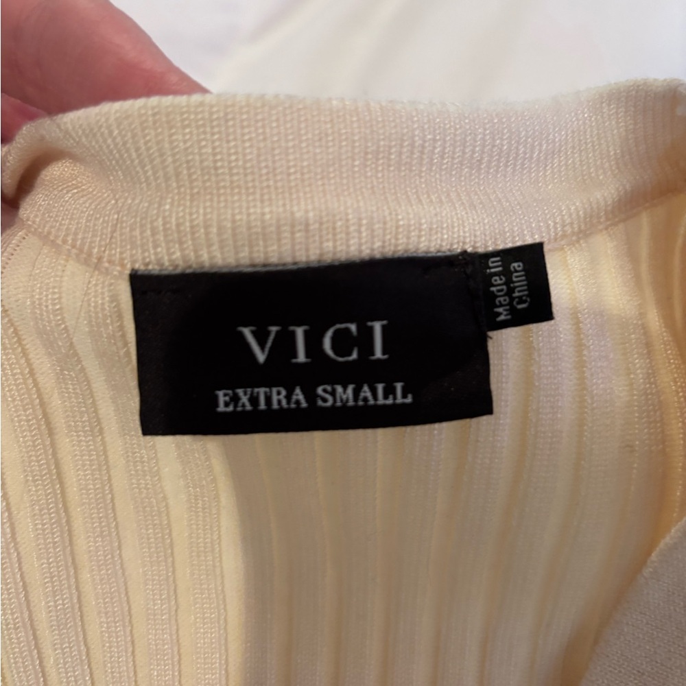 Vici Multicolor Button-Up Cardigan - Picture 3 of 4